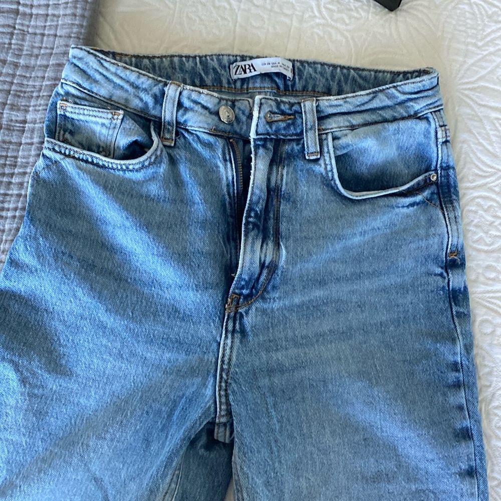 Zara High waisted Jeans with Slit hem Size US 4
